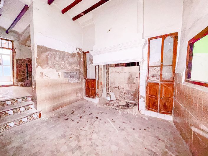 Image No.20-6 Bed Townhouse for sale