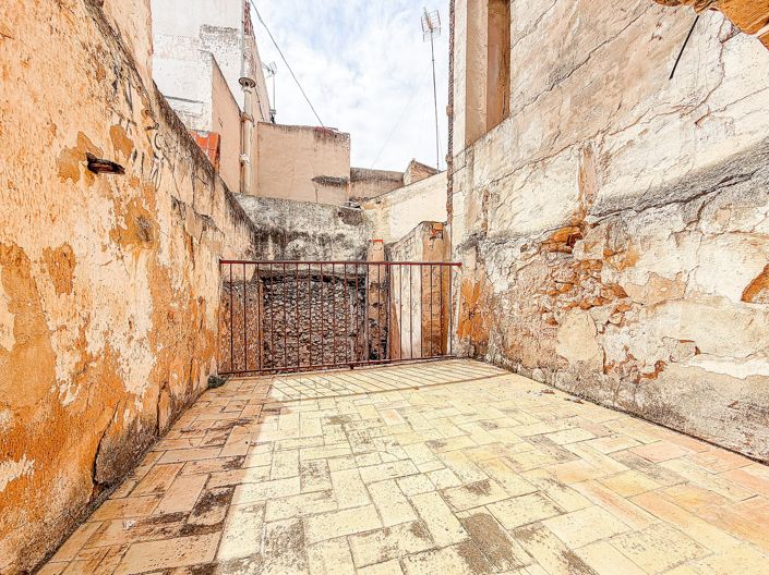 Image No.8-6 Bed Townhouse for sale