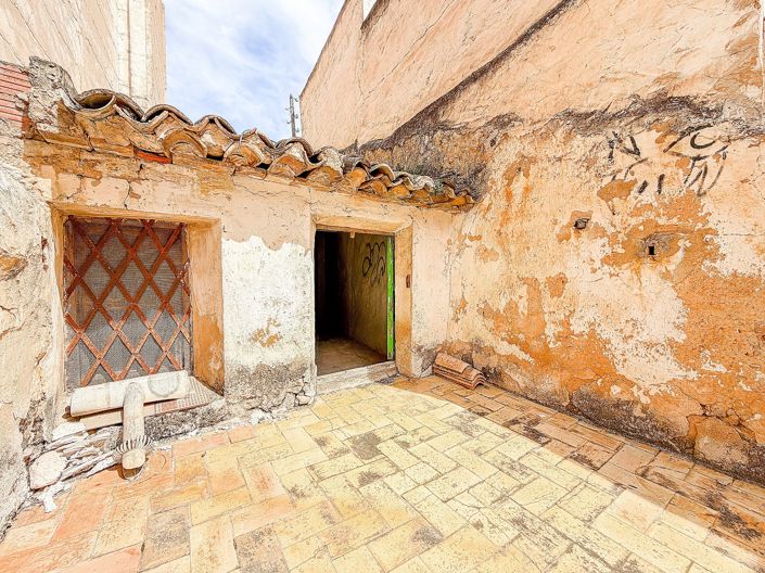 Image No.9-6 Bed Townhouse for sale