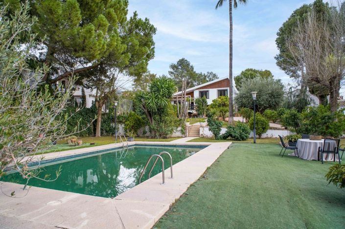 Image No.2-4 Bed Villa for sale