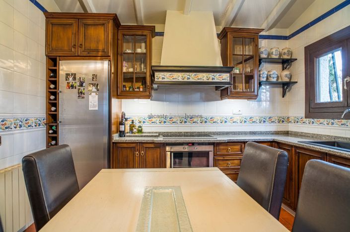 Image No.37-4 Bed Villa for sale