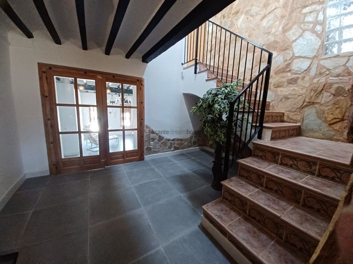 Image No.32-6 Bed Country House for sale