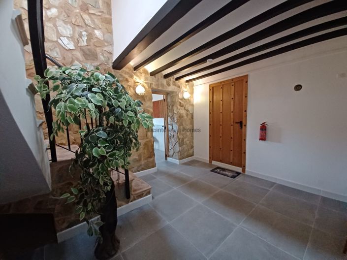 Image No.37-6 Bed Country House for sale