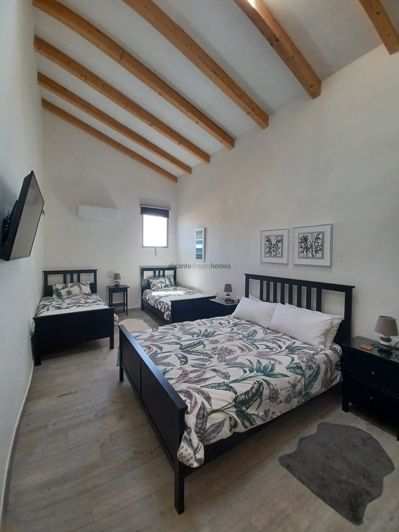 Image No.42-6 Bed Country House for sale