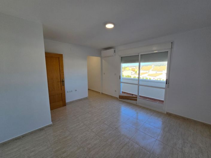 Image No.12-4 Bed Townhouse for sale