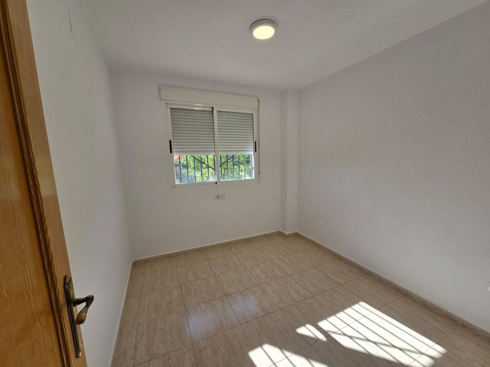 Image No.14-4 Bed Townhouse for sale