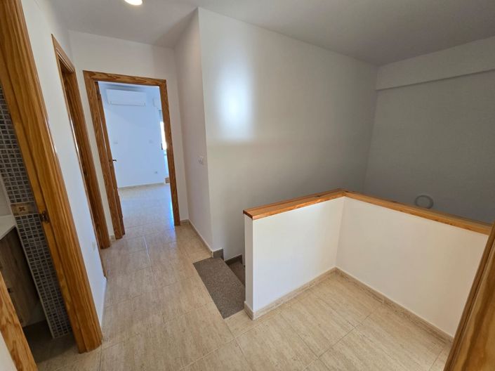 Image No.16-4 Bed Townhouse for sale