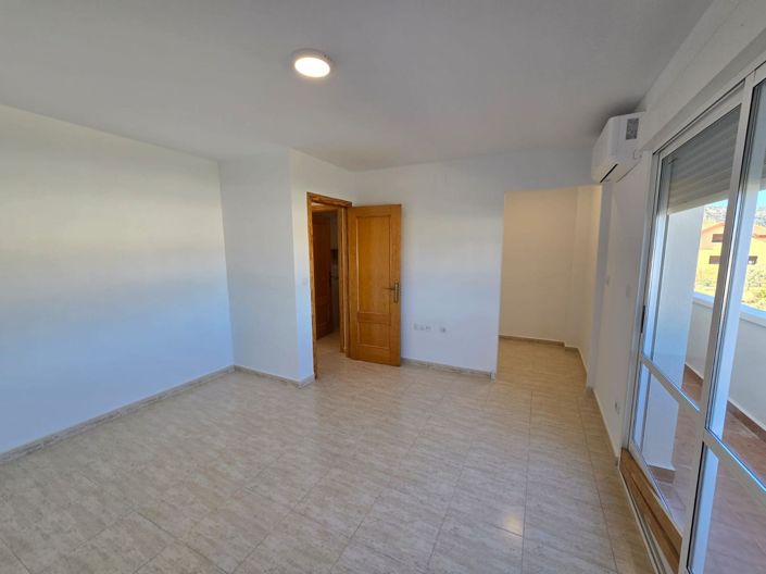 Image No.18-4 Bed Townhouse for sale