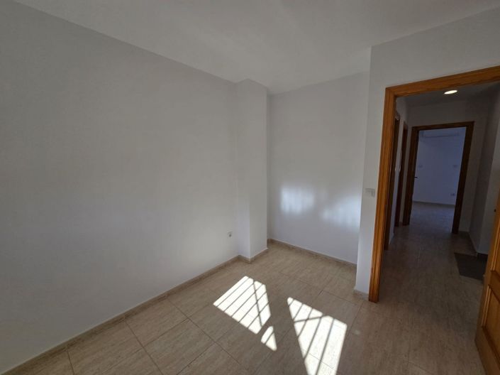 Image No.19-4 Bed Townhouse for sale