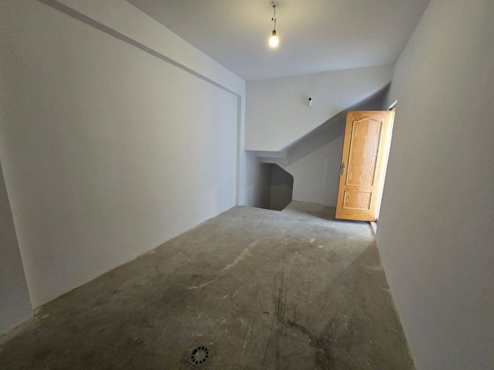 Image No.22-4 Bed Townhouse for sale