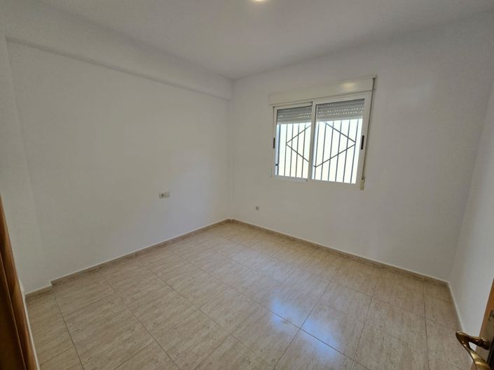 Image No.26-4 Bed Townhouse for sale