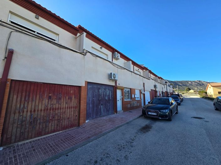 Image No.7-4 Bed Townhouse for sale