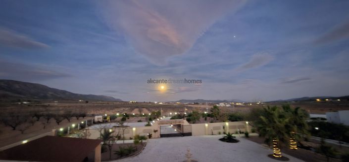 Image No.30-5 Bed Villa for sale