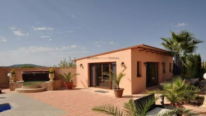 Image No.42-5 Bed Villa for sale