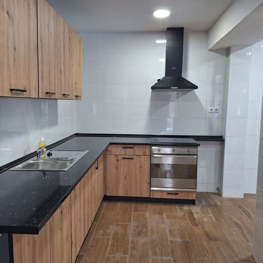 Image No.13-2 Bed Townhouse for sale