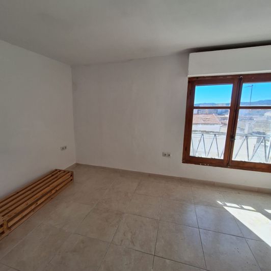 Image No.18-2 Bed Townhouse for sale