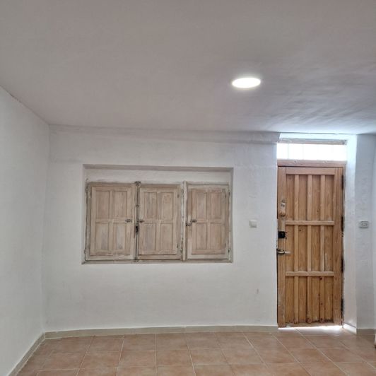 Image No.40-2 Bed Townhouse for sale