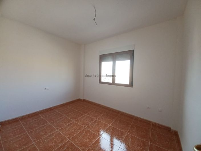 Image No.13-4 Bed Townhouse for sale