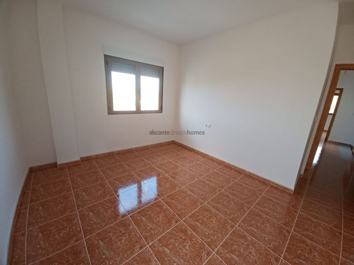 Image No.15-4 Bed Townhouse for sale