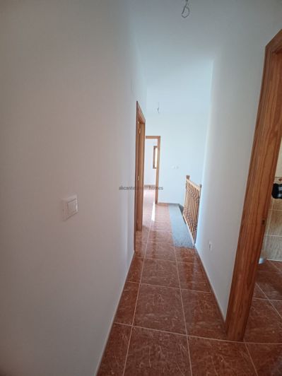 Image No.16-4 Bed Townhouse for sale