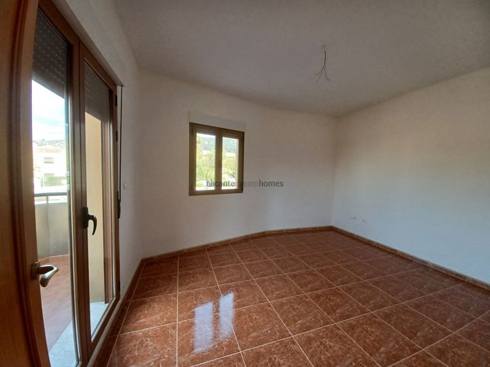 Image No.19-4 Bed Townhouse for sale