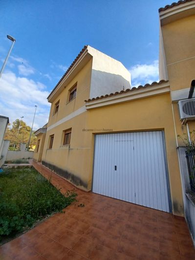 Image No.2-4 Bed Townhouse for sale