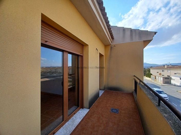 Image No.23-4 Bed Townhouse for sale