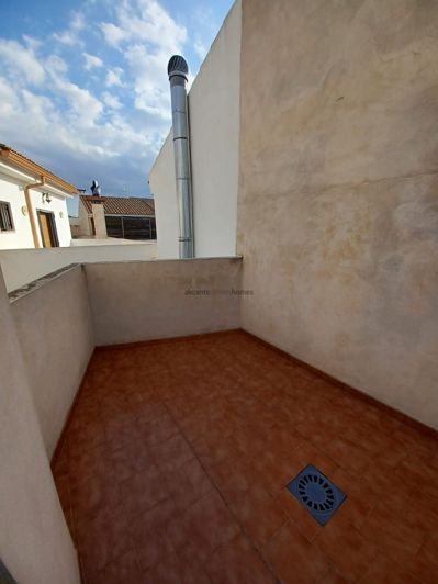 Image No.25-4 Bed Townhouse for sale