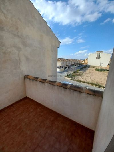 Image No.26-4 Bed Townhouse for sale