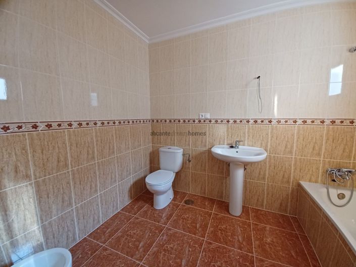 Image No.27-4 Bed Townhouse for sale