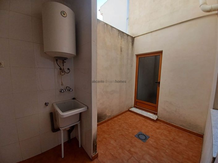 Image No.31-4 Bed Townhouse for sale