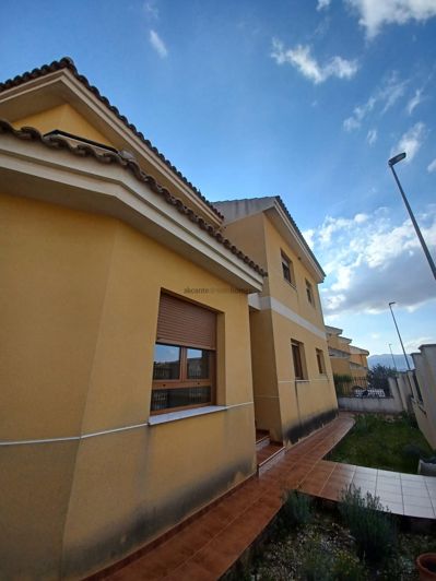 Image No.4-4 Bed Townhouse for sale