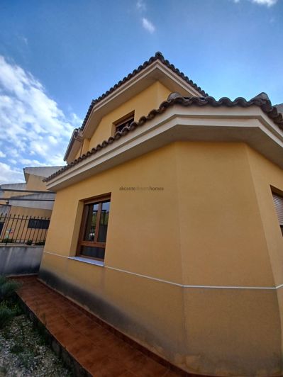 Image No.7-4 Bed Townhouse for sale