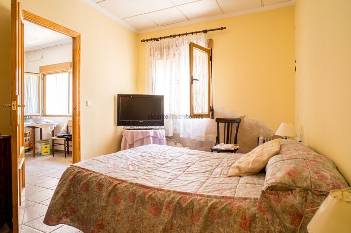 Image No.19-5 Bed Townhouse for sale