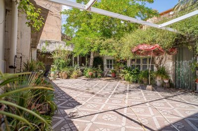 g25f9d7fd-883b-42de-9a12-97dbba4b9efc