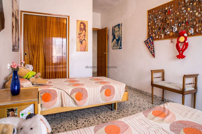 Image No.22-5 Bed Townhouse for sale