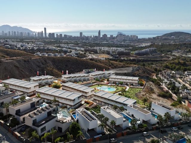 Image No.13-3 Bed Townhouse for sale