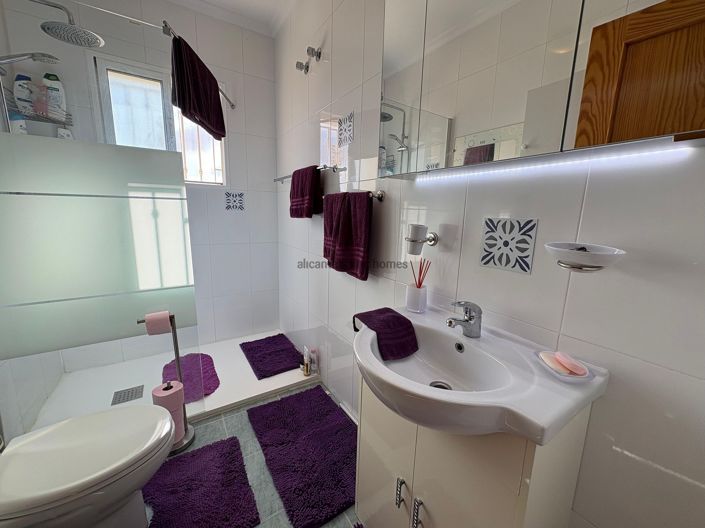 Image No.20-3 Bed Villa for sale