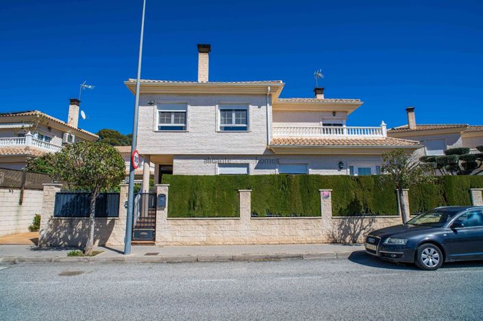 Image No.19-3 Bed Villa for sale