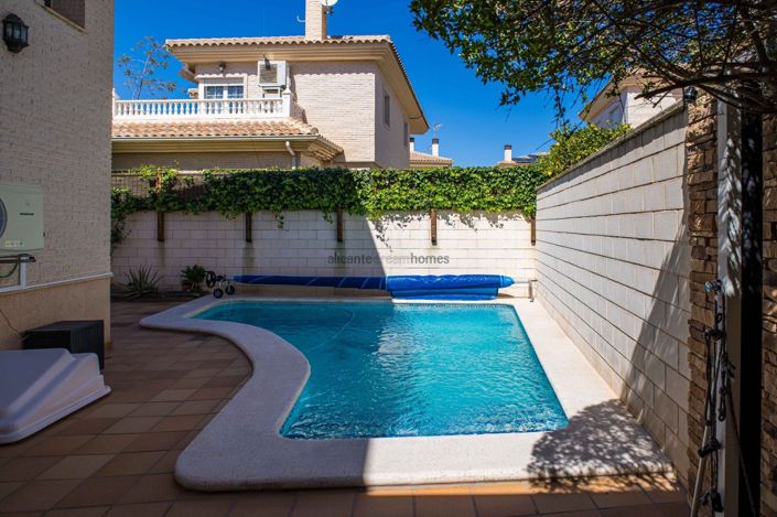 Image No.2-3 Bed Villa for sale