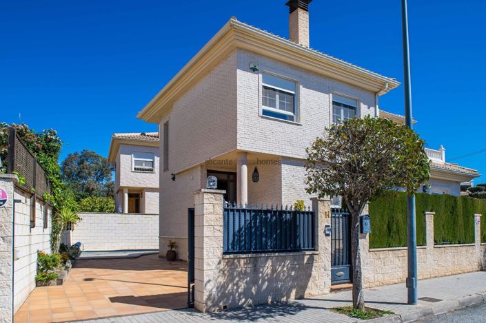 Image No.3-3 Bed Villa for sale