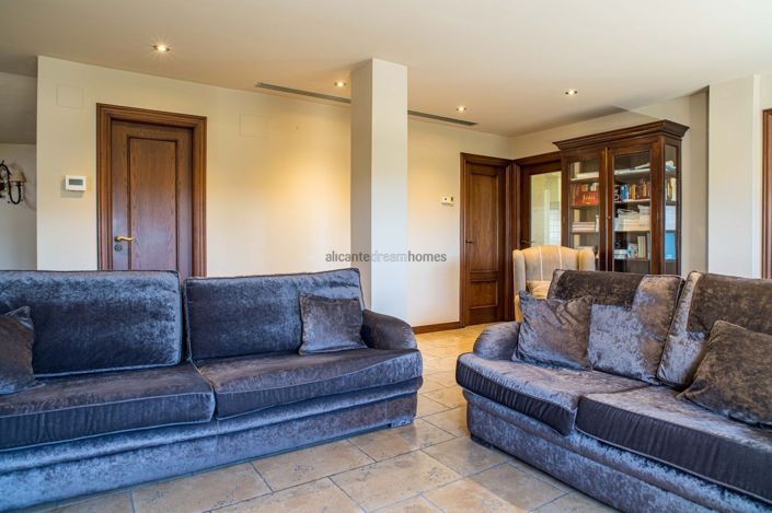 Image No.30-3 Bed Villa for sale