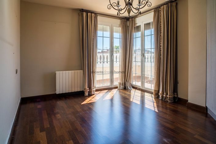 Image No.42-3 Bed Villa for sale