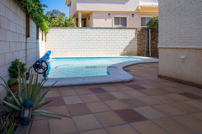 Image No.5-3 Bed Villa for sale