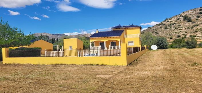 Image No.2-4 Bed Villa for sale