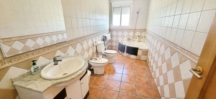 Image No.37-4 Bed Villa for sale