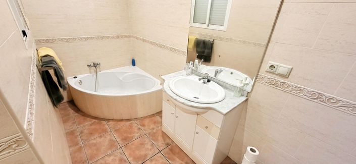 Image No.47-4 Bed Villa for sale