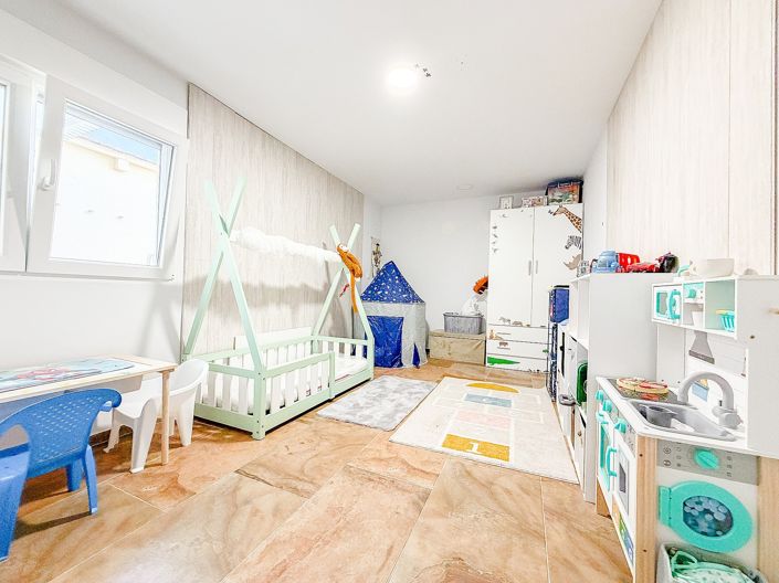 Image No.14-2 Bed Townhouse for sale