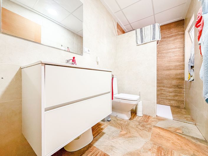 Image No.18-2 Bed Townhouse for sale