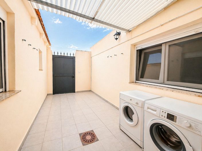 Image No.21-2 Bed Townhouse for sale